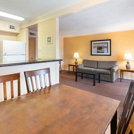 Oyo Hotel & Apartments Houston Galleria Экстерьер фото