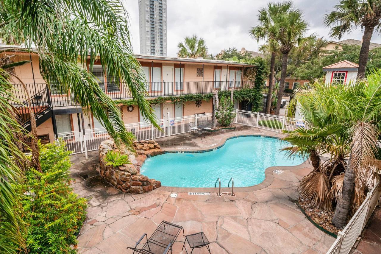 Oyo Hotel & Apartments Houston Galleria Экстерьер фото