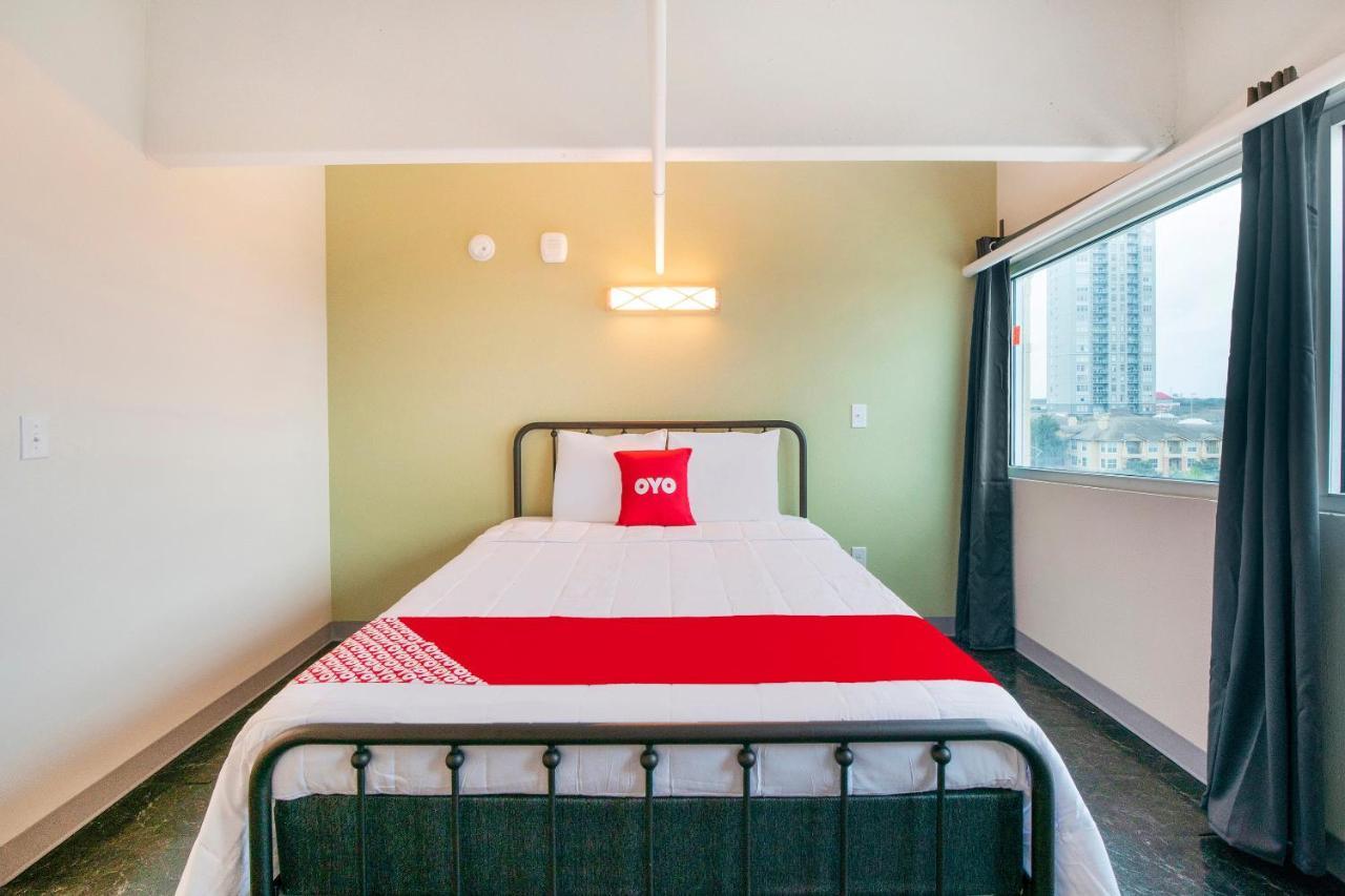 Oyo Hotel & Apartments Houston Galleria Экстерьер фото