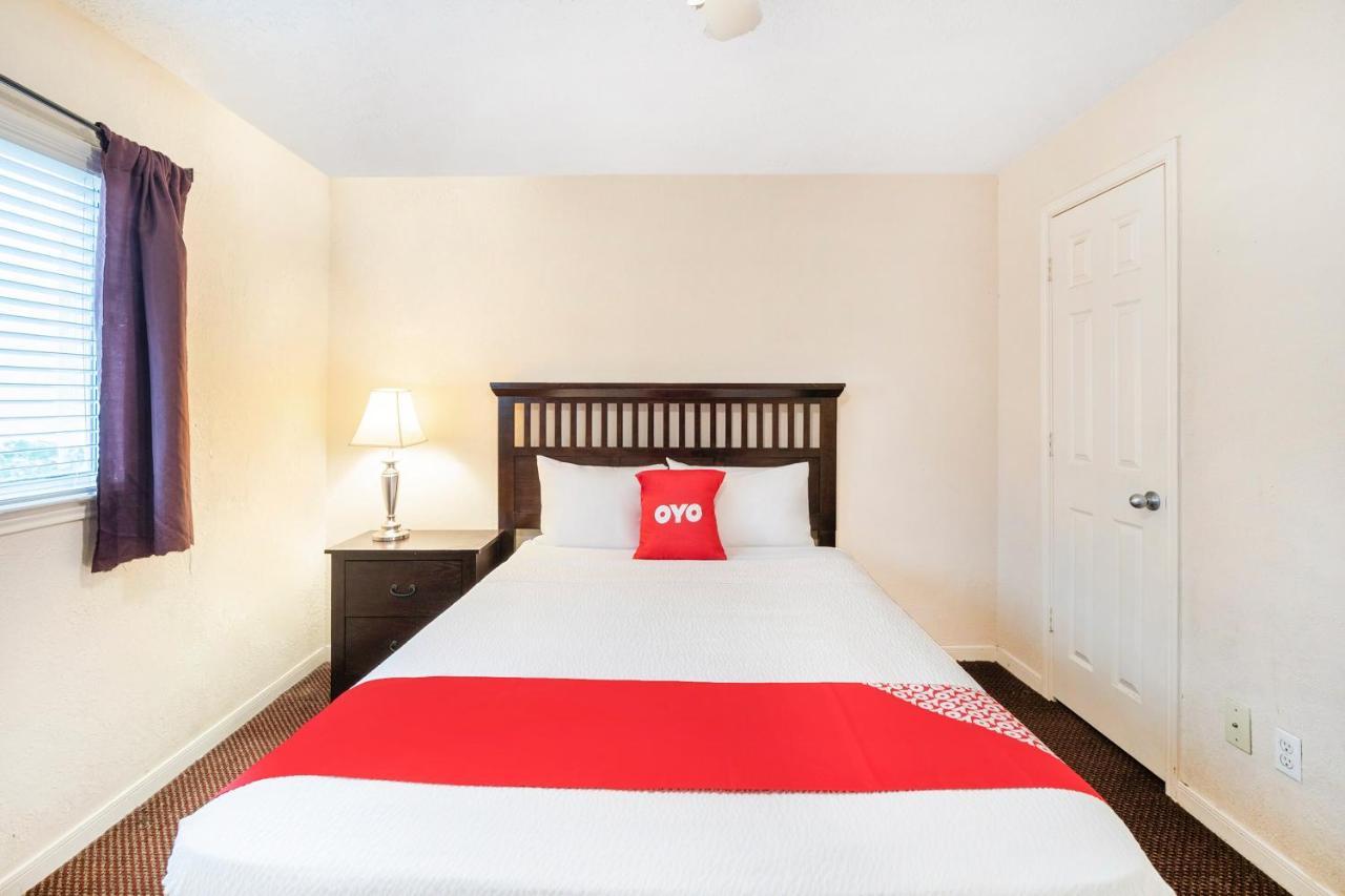 Oyo Hotel & Apartments Houston Galleria Экстерьер фото