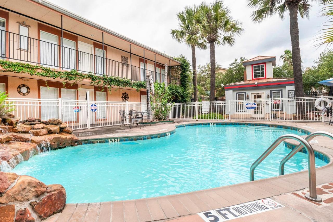 Oyo Hotel & Apartments Houston Galleria Экстерьер фото