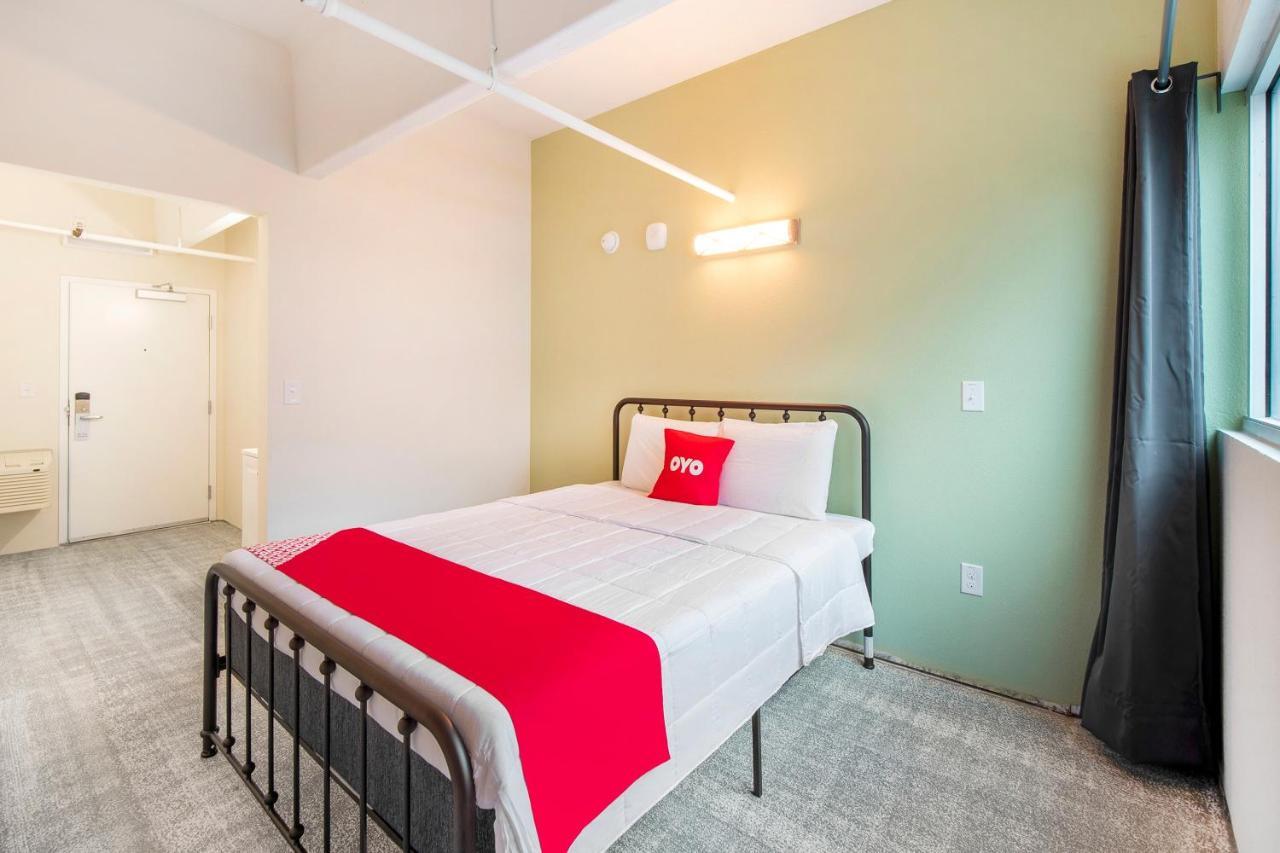 Oyo Hotel & Apartments Houston Galleria Экстерьер фото
