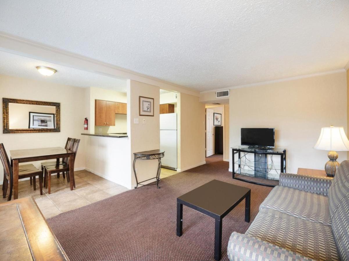 Oyo Hotel & Apartments Houston Galleria Экстерьер фото