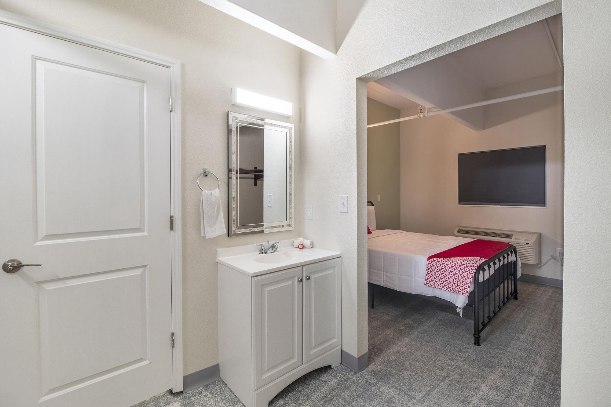 Oyo Hotel & Apartments Houston Galleria Экстерьер фото