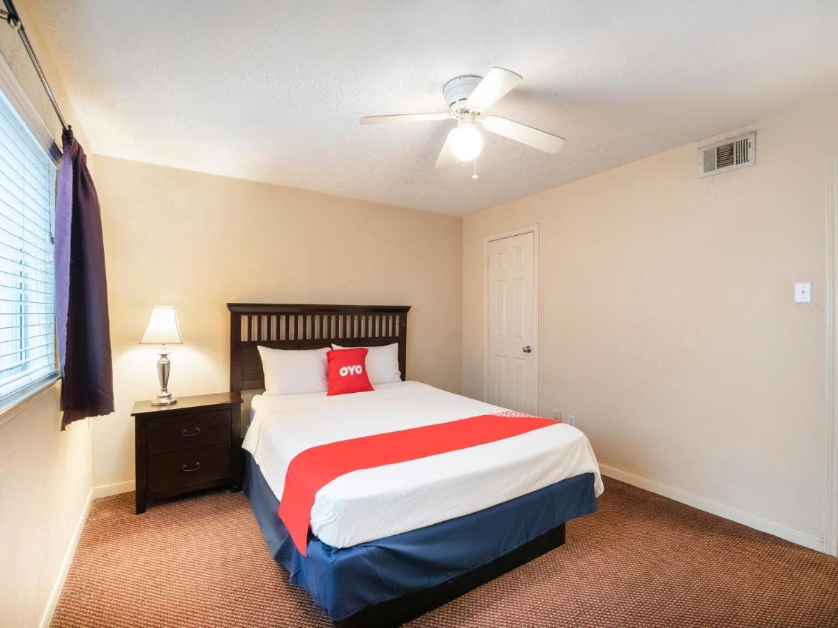 Oyo Hotel & Apartments Houston Galleria Экстерьер фото