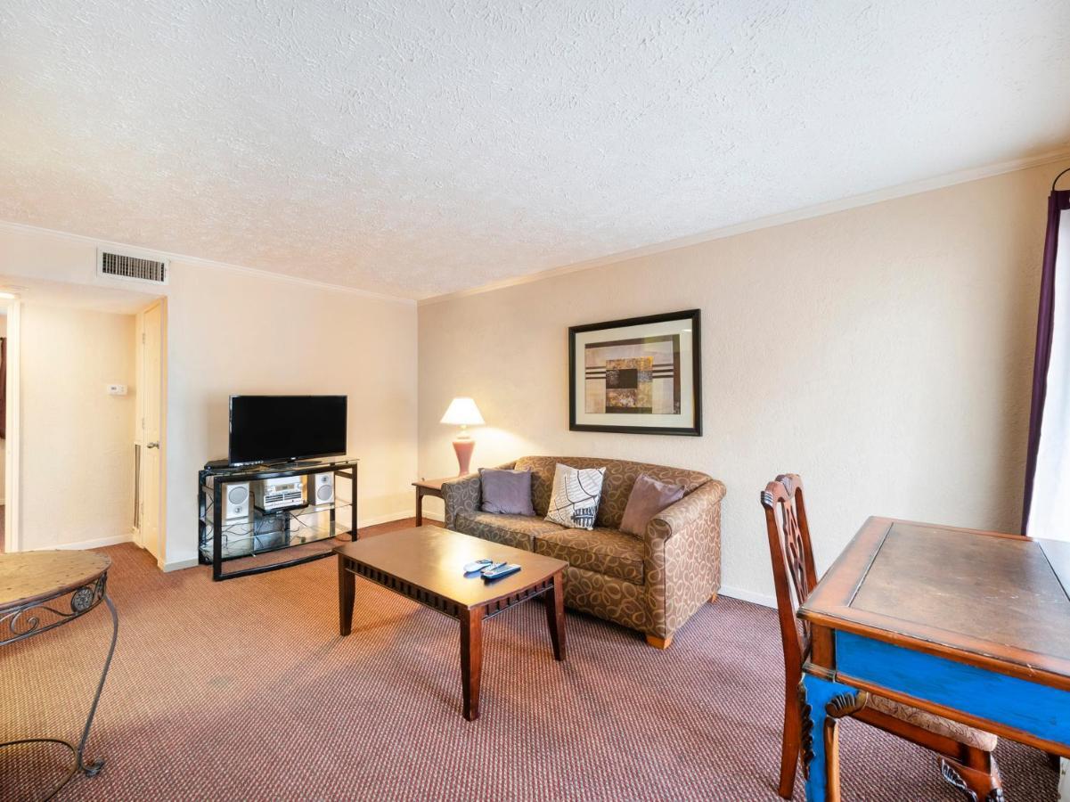 Oyo Hotel & Apartments Houston Galleria Экстерьер фото