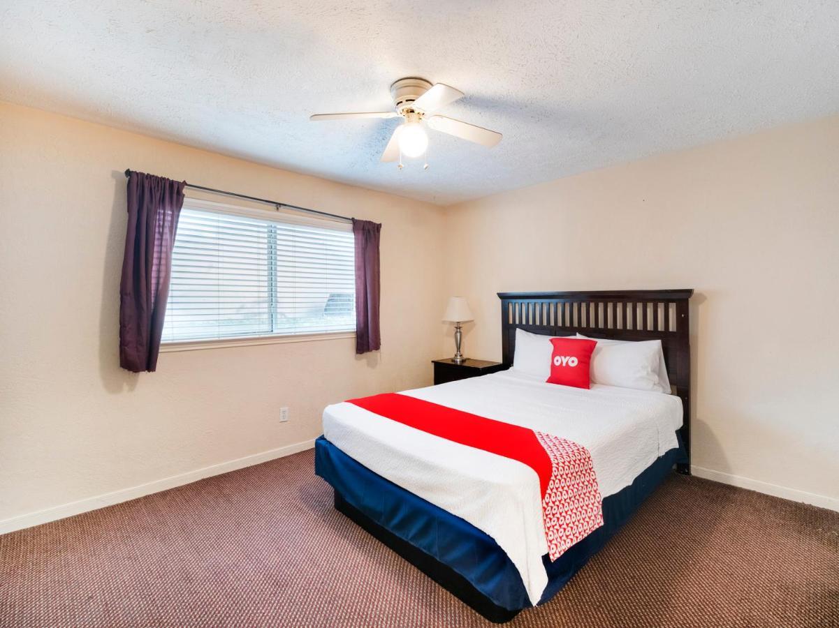 Oyo Hotel & Apartments Houston Galleria Экстерьер фото