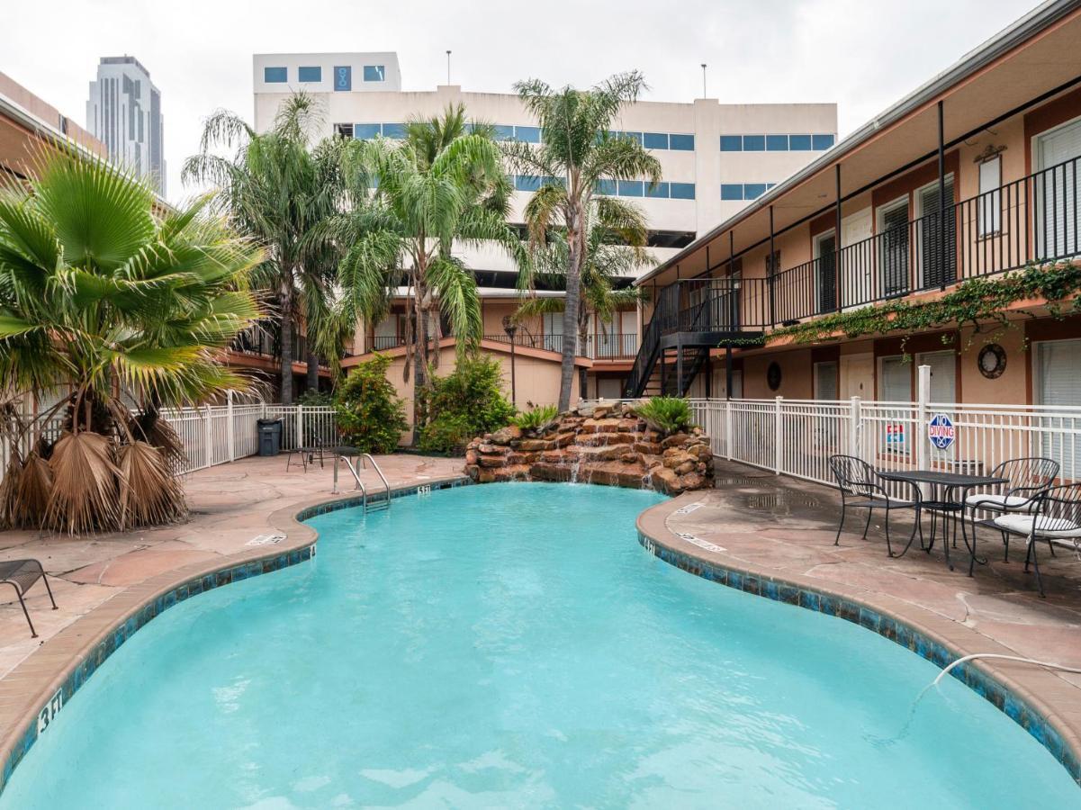 Oyo Hotel & Apartments Houston Galleria Экстерьер фото