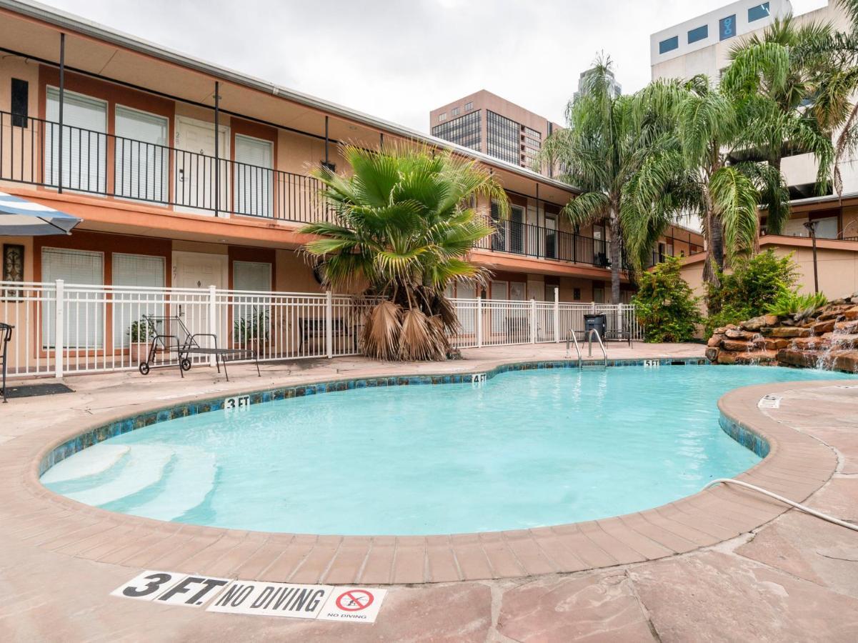 Oyo Hotel & Apartments Houston Galleria Экстерьер фото