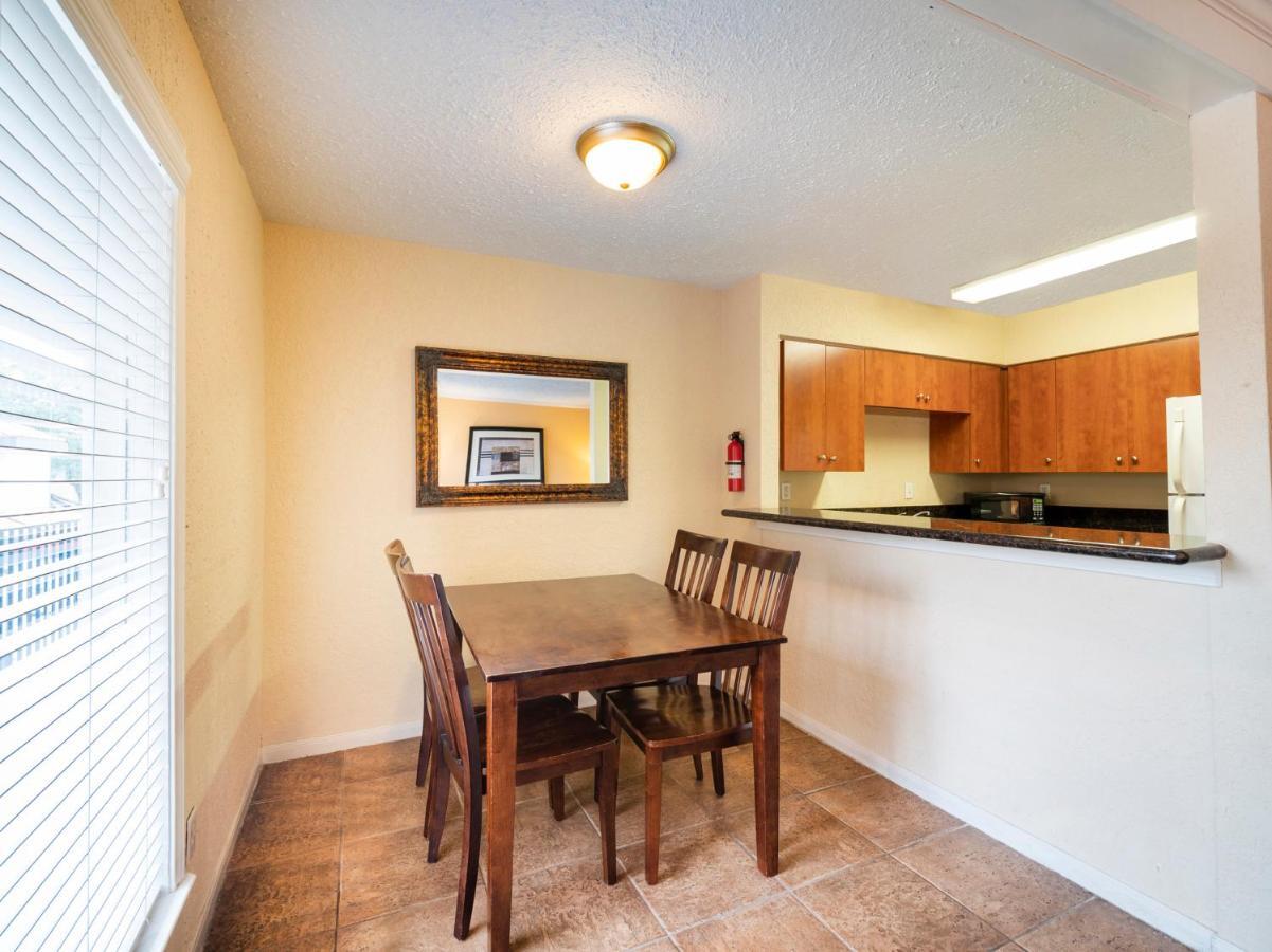 Oyo Hotel & Apartments Houston Galleria Экстерьер фото