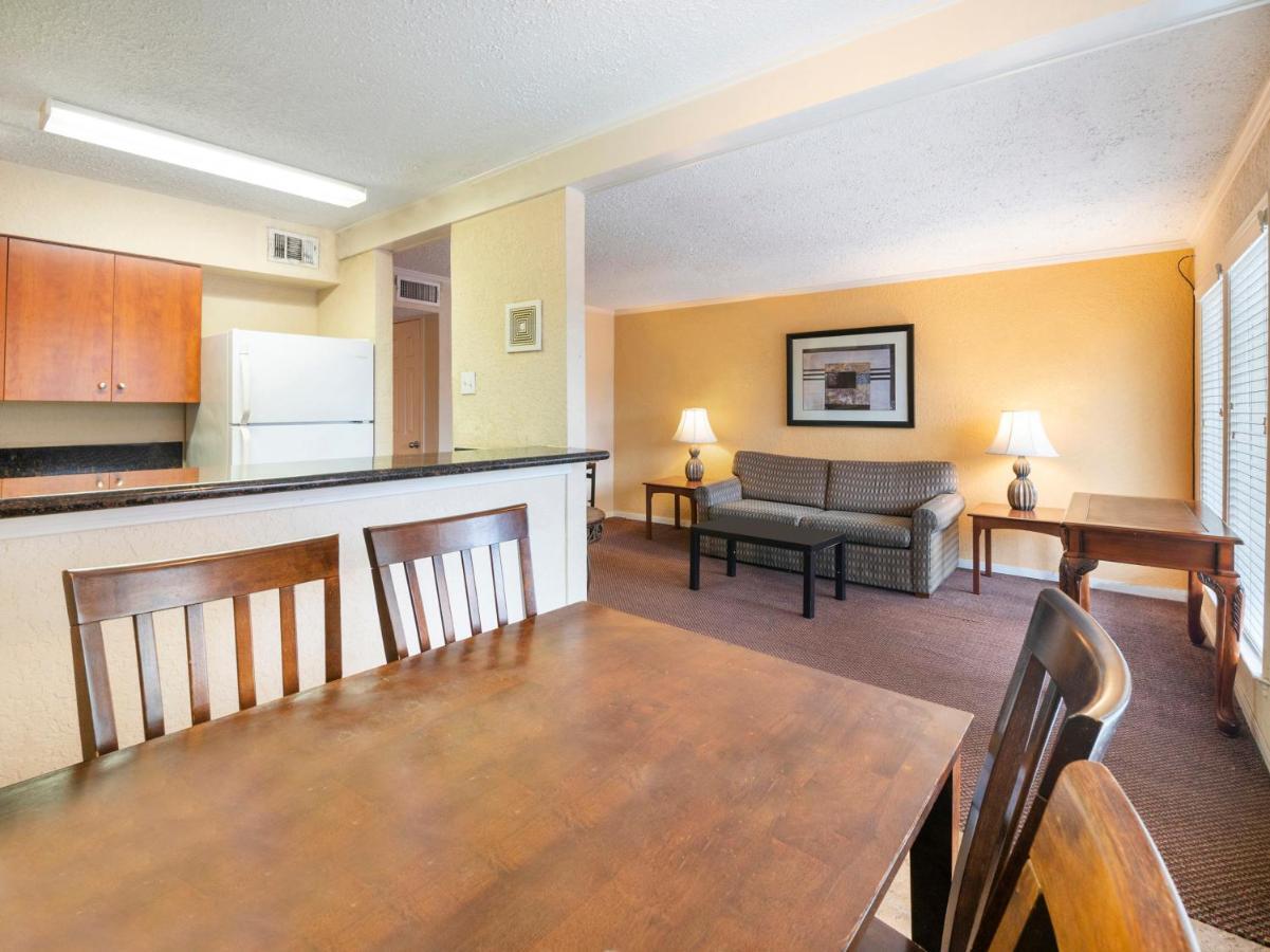 Oyo Hotel & Apartments Houston Galleria Экстерьер фото