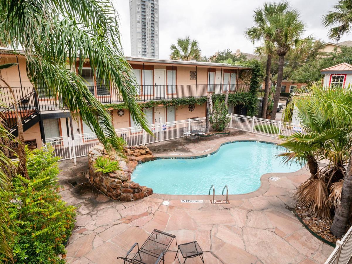 Oyo Hotel & Apartments Houston Galleria Экстерьер фото