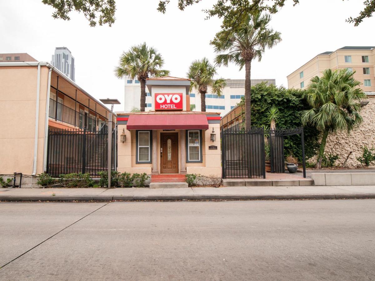 Oyo Hotel & Apartments Houston Galleria Экстерьер фото